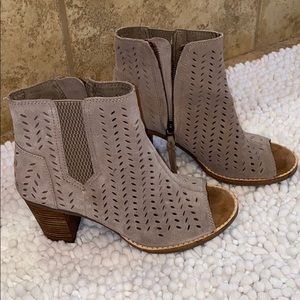 Toms Suede Open toe Booties